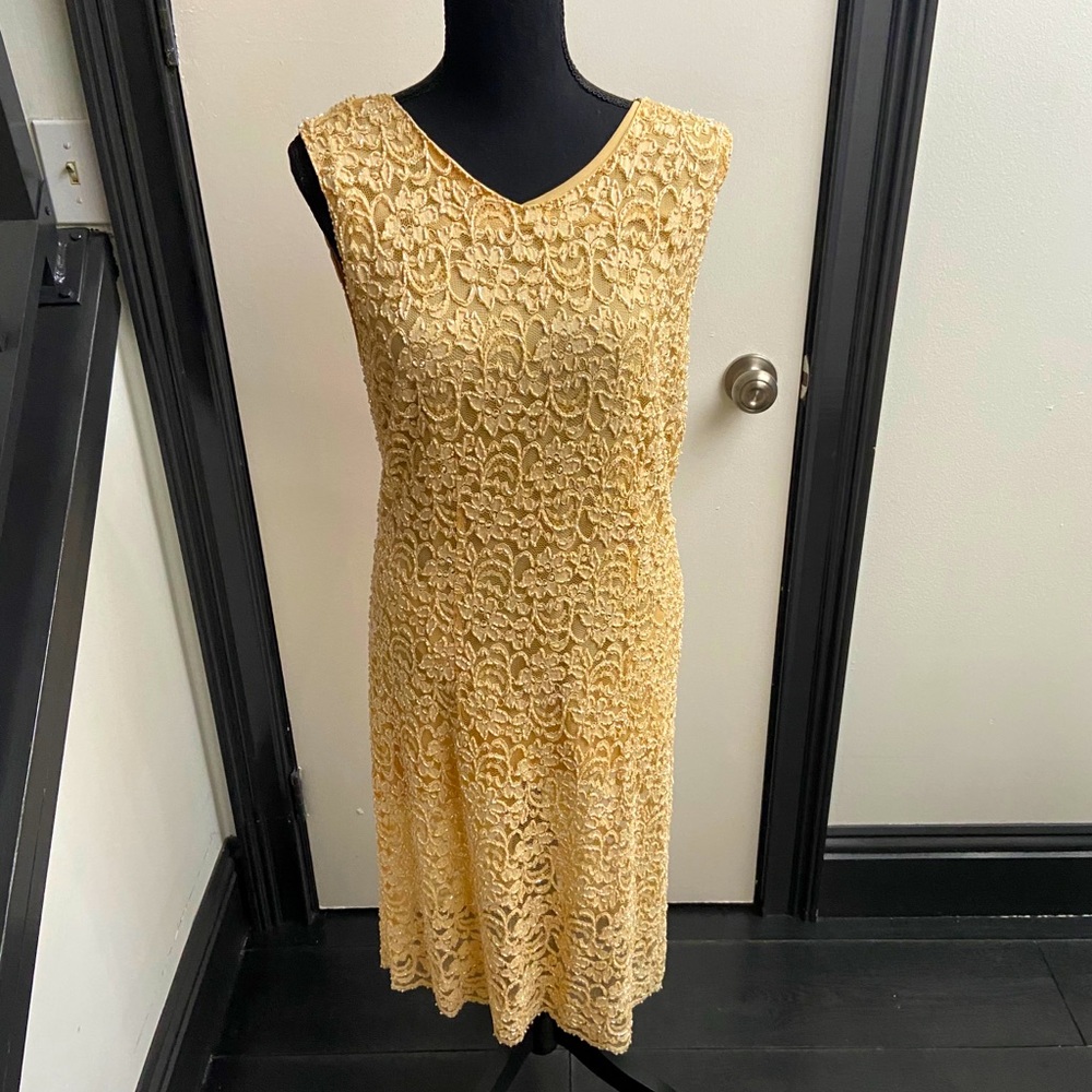 Dress with shiny beads